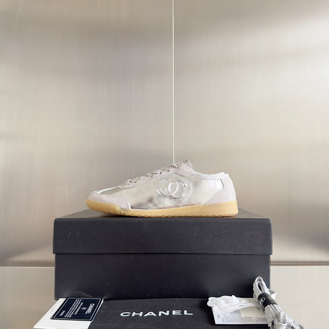 UA Ch**el SNEAKER