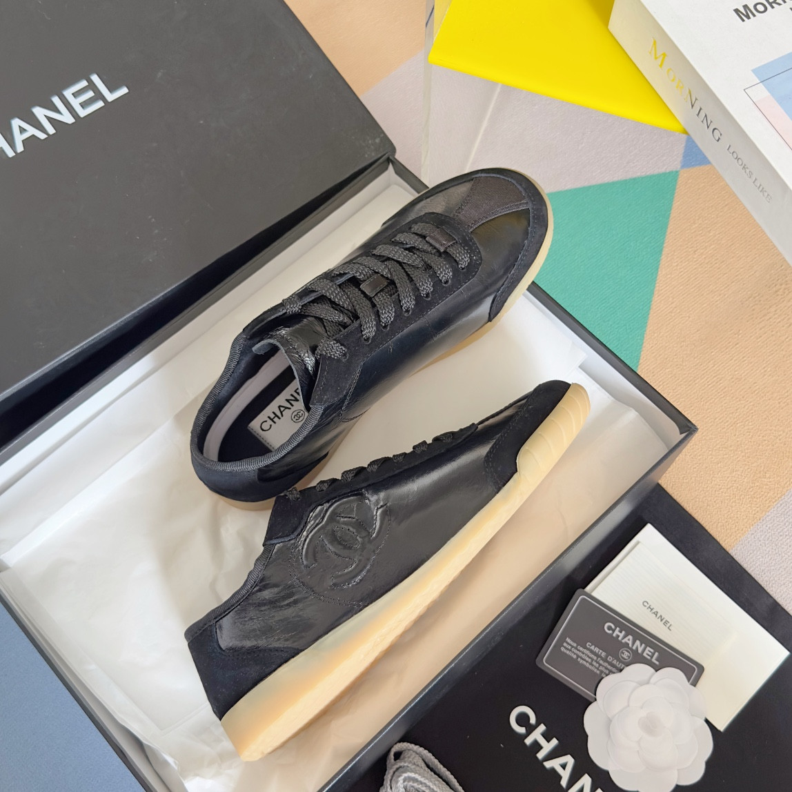 UA Ch**el SNEAKER