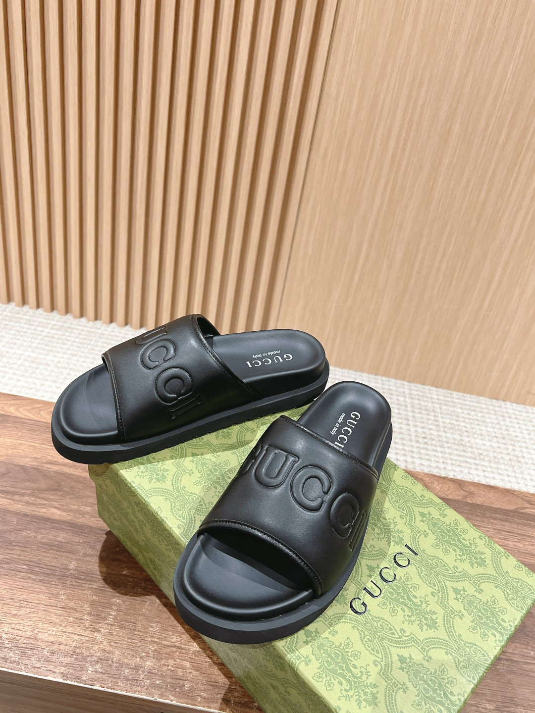 UA Gvc*1 LOGO SLIDE