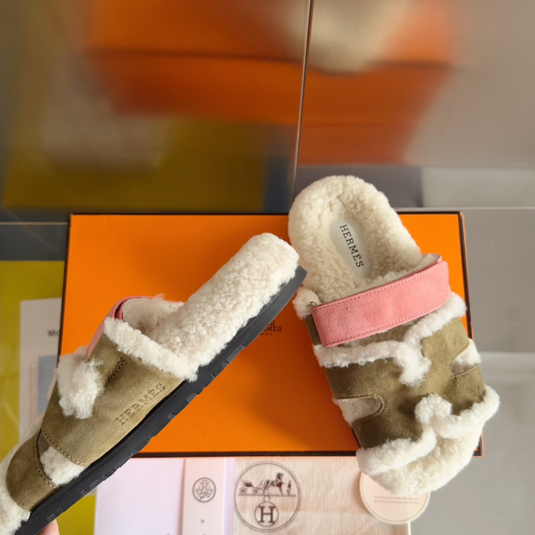 UA H**me5 Chypre sandal