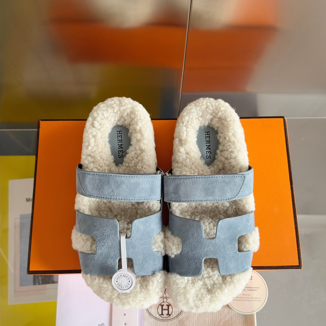UA H**me5 Chypre sandal