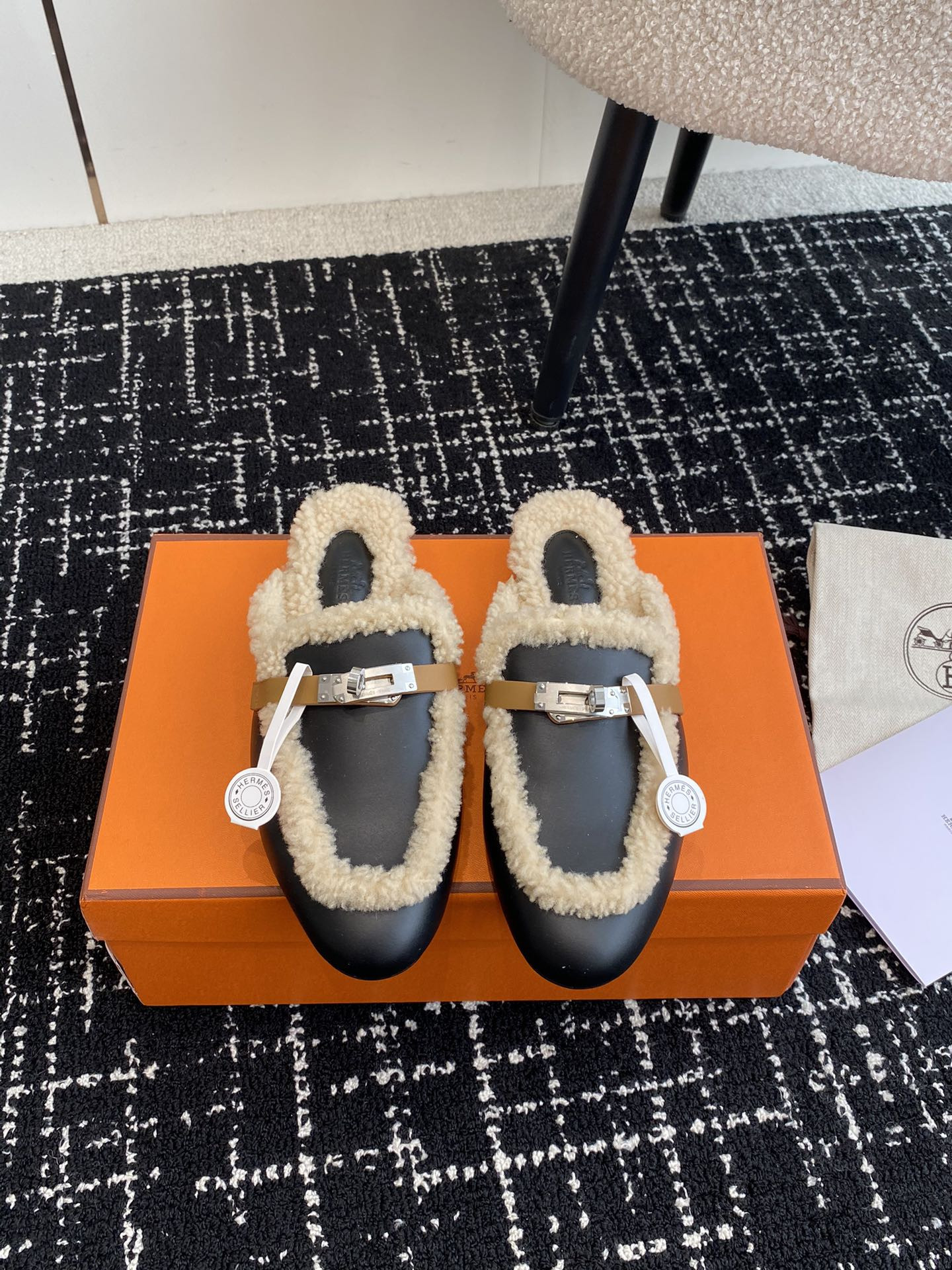 UA H**me5 Oz Mule