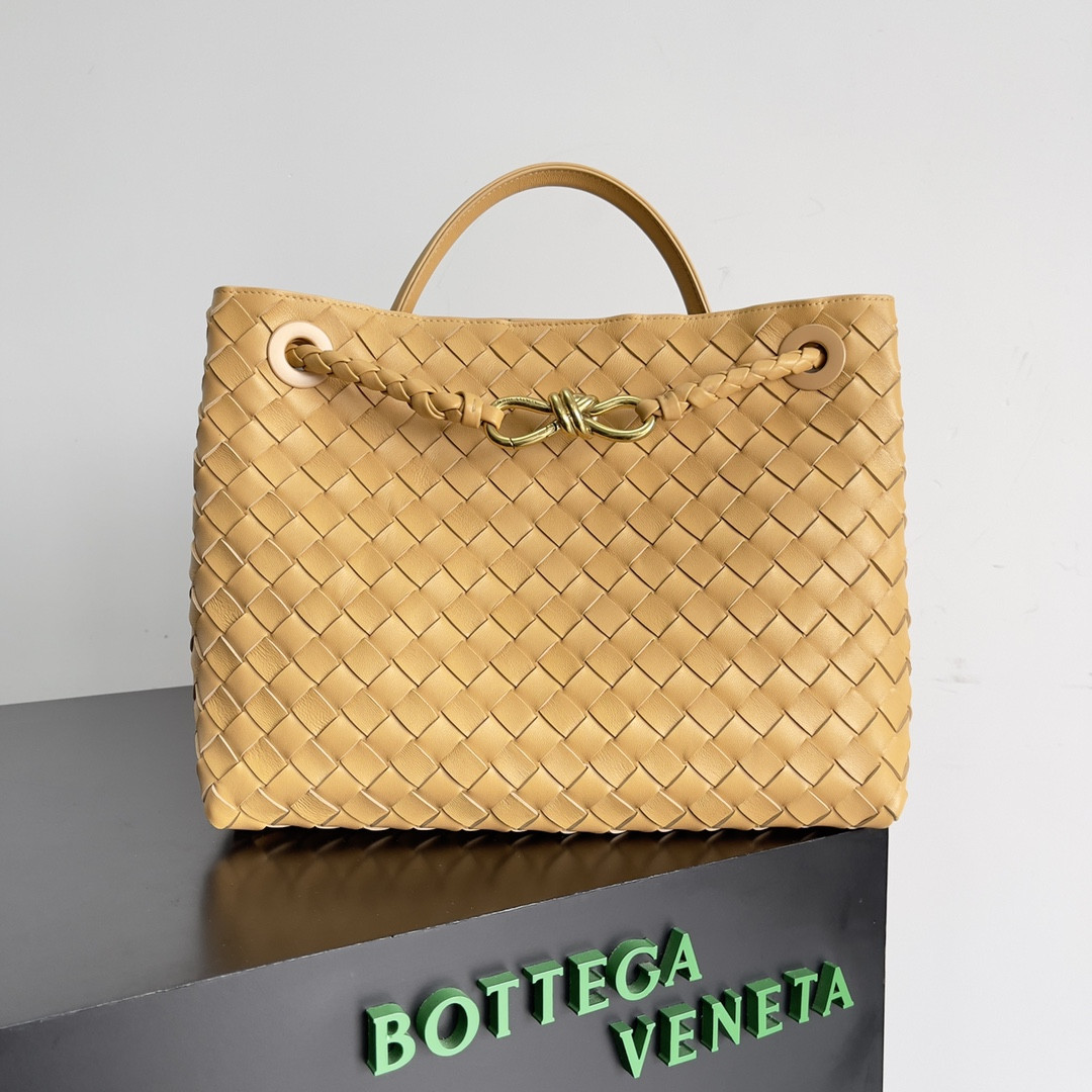 B0tt*ga Ven*ta Medium Andiamo 32x25x11CM