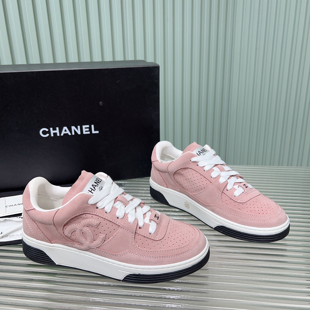 UA Ch**el SNEAKER