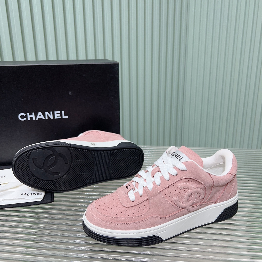 UA Ch**el SNEAKER