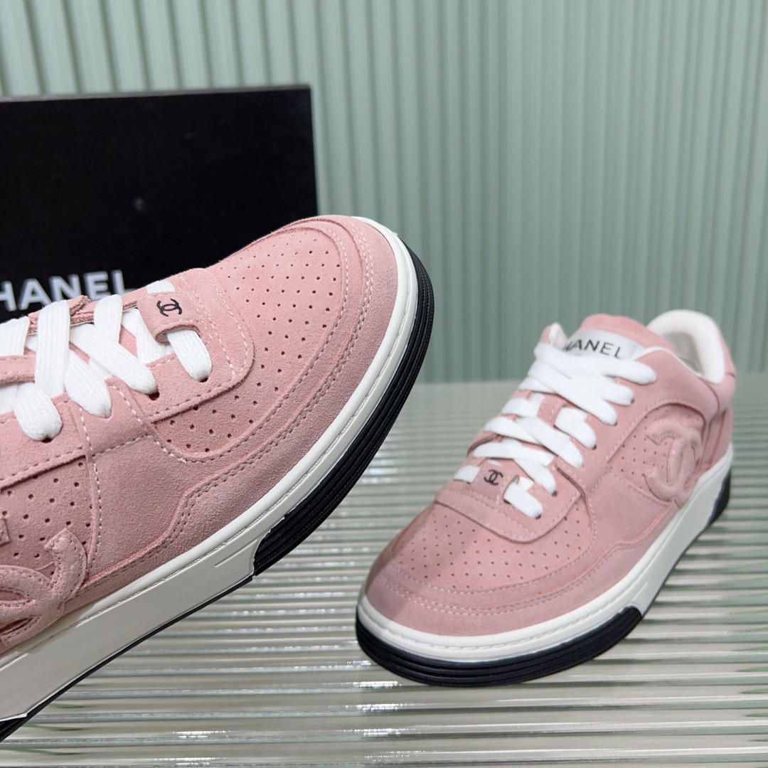 UA Ch**el SNEAKER