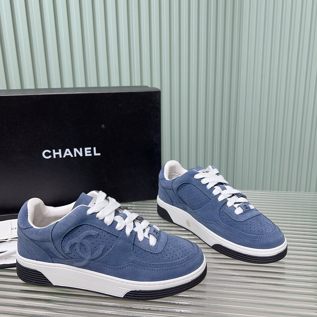 UA Ch**el SNEAKER