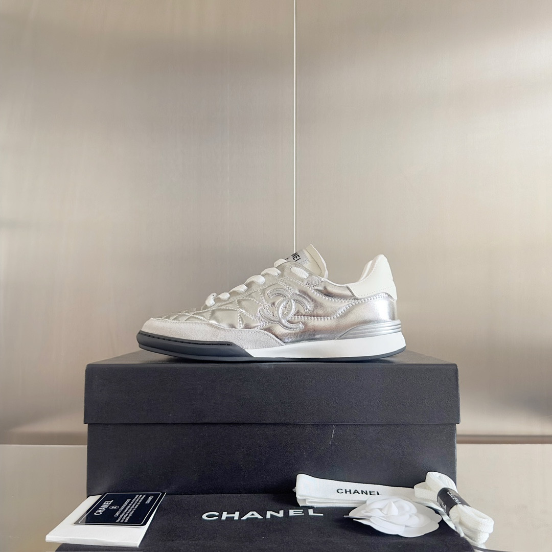 UA Ch**el SNEAKER