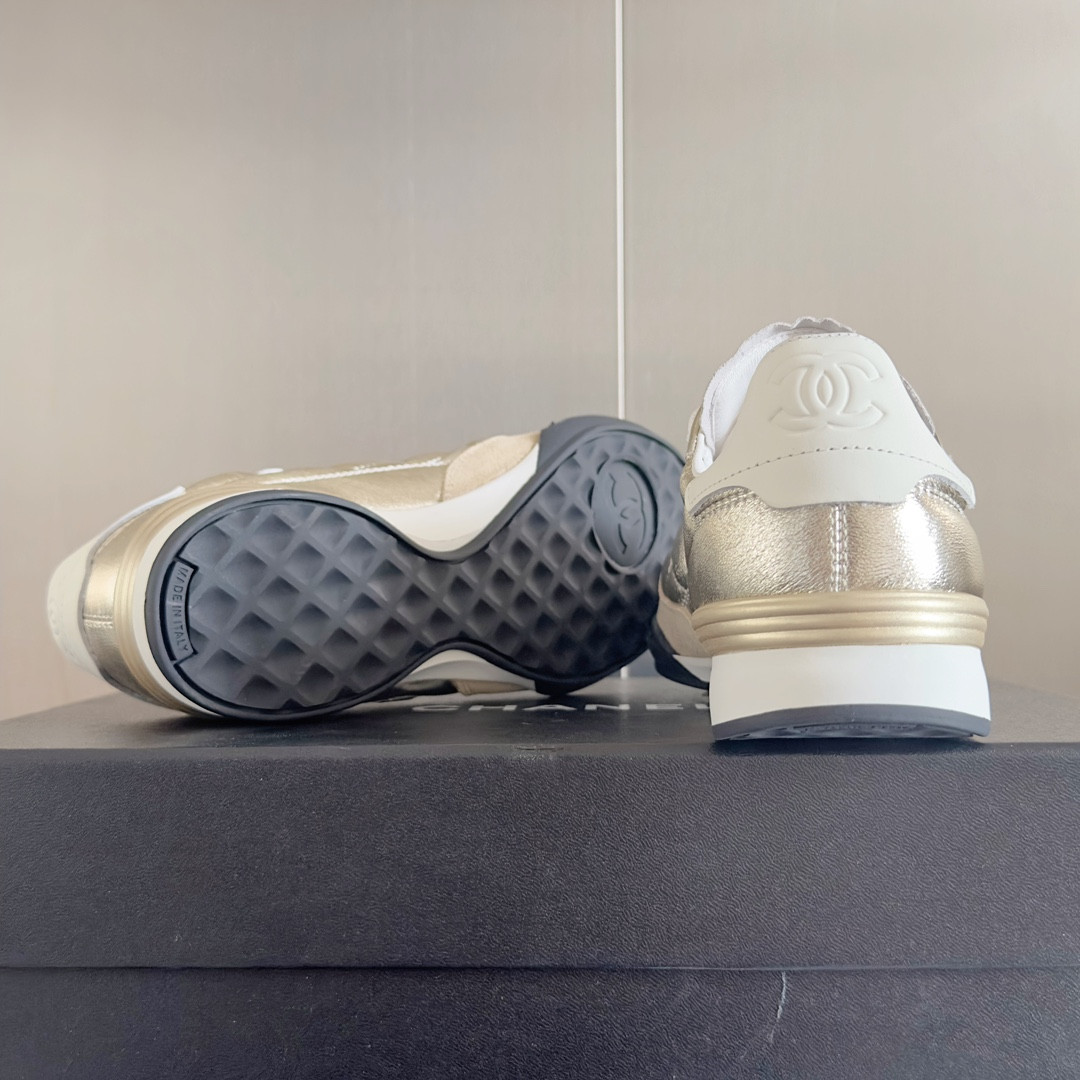UA Ch**el SNEAKER