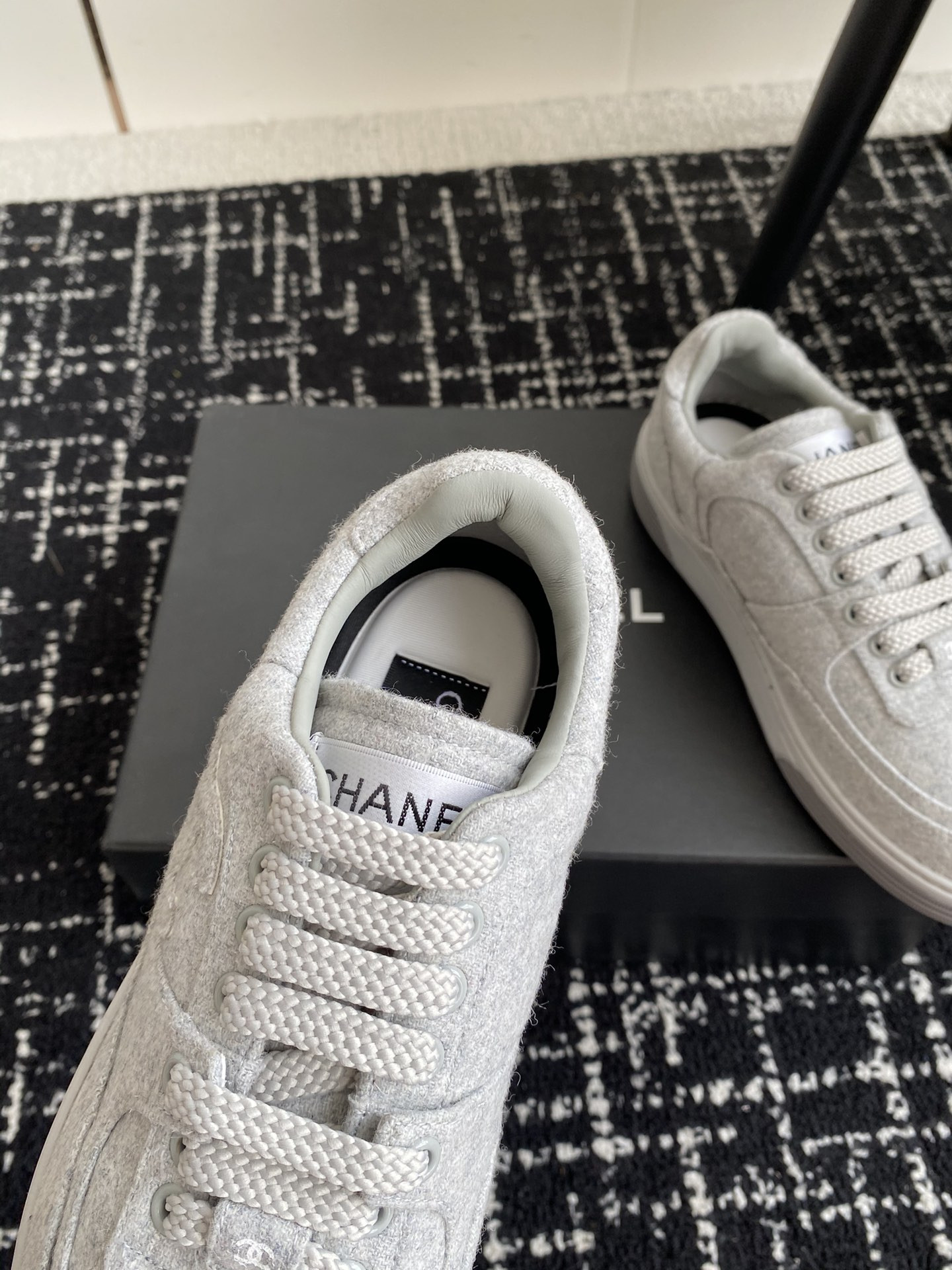 UA Ch**el SNEAKER