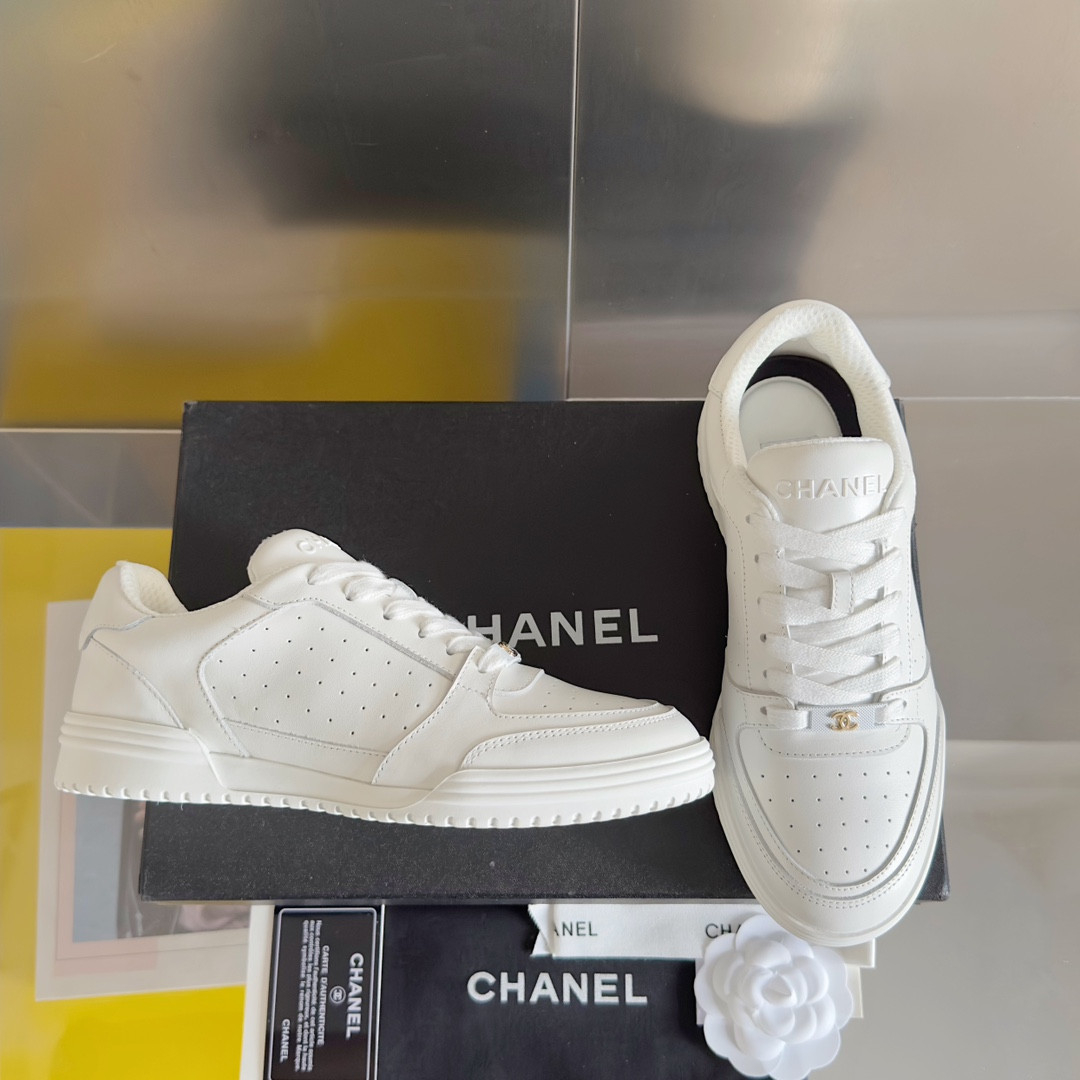 ua Ch**el sneaker