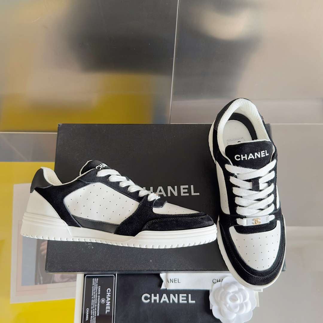 ua Ch**el sneaker