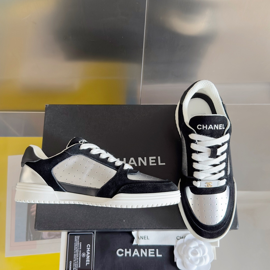 ua Ch**el sneaker