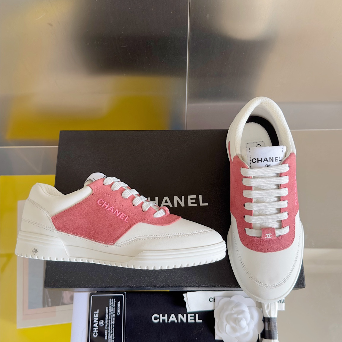 ua Ch**el sneaker