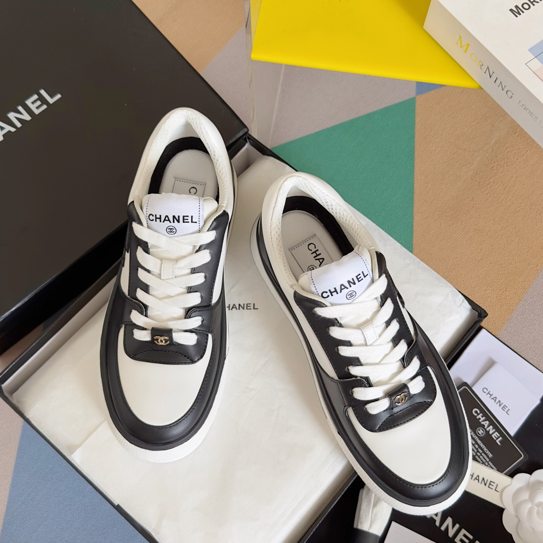 UA Ch**el SNEAKER