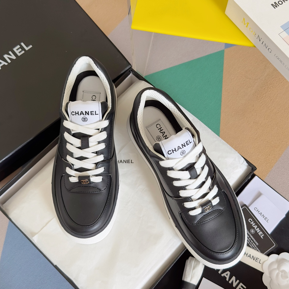 UA Ch**el SNEAKER