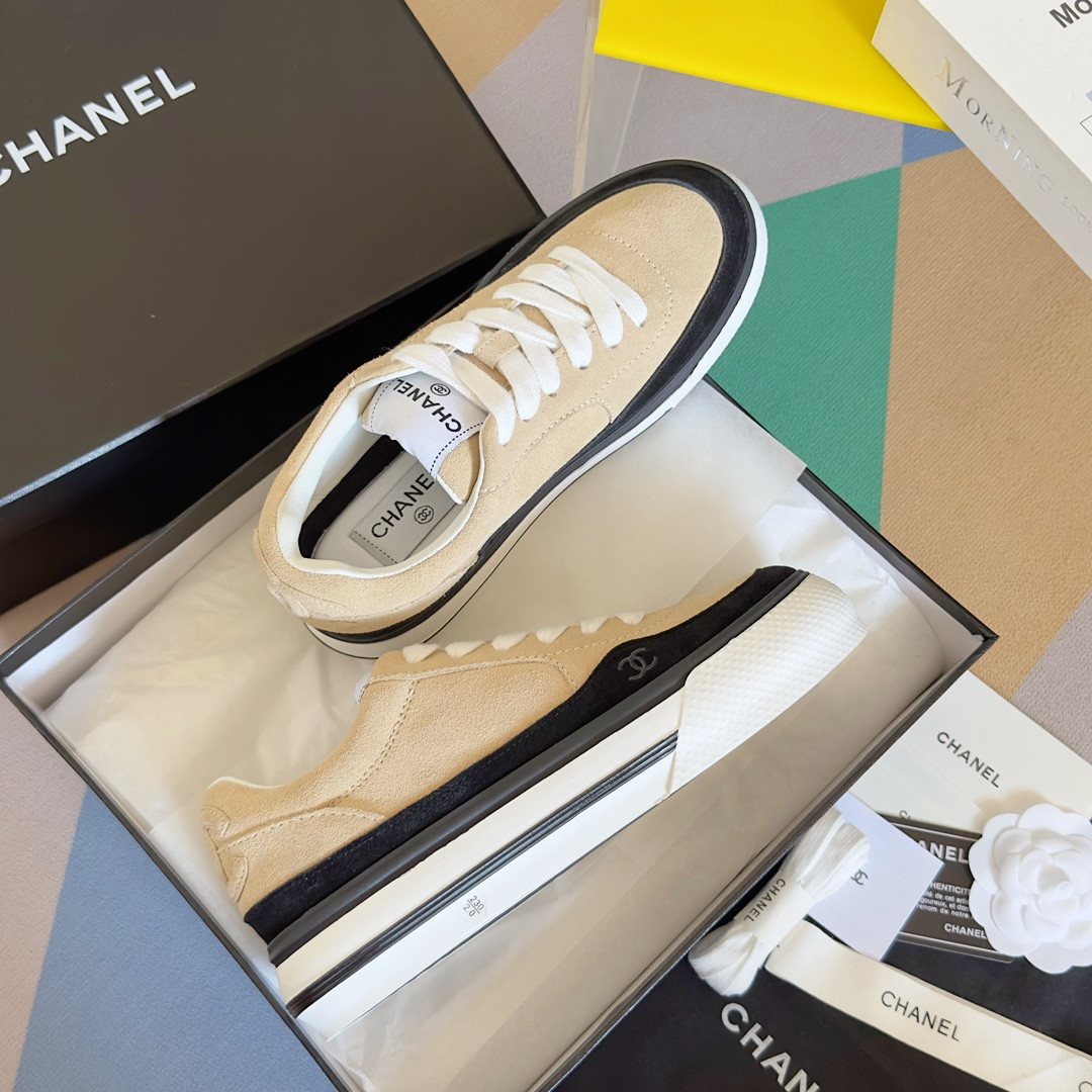 UA Ch**el SNEAKER