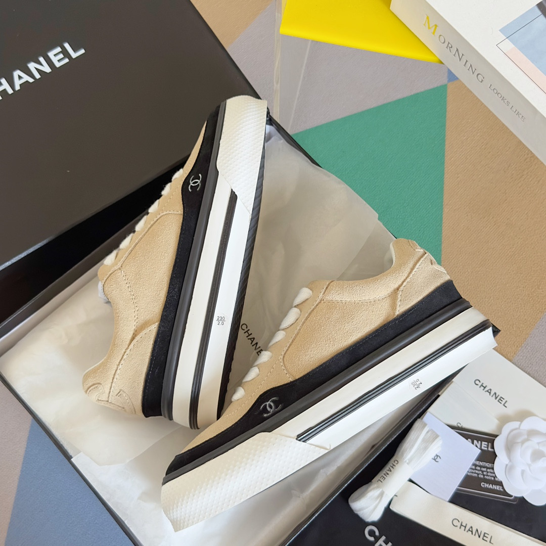 UA Ch**el SNEAKER