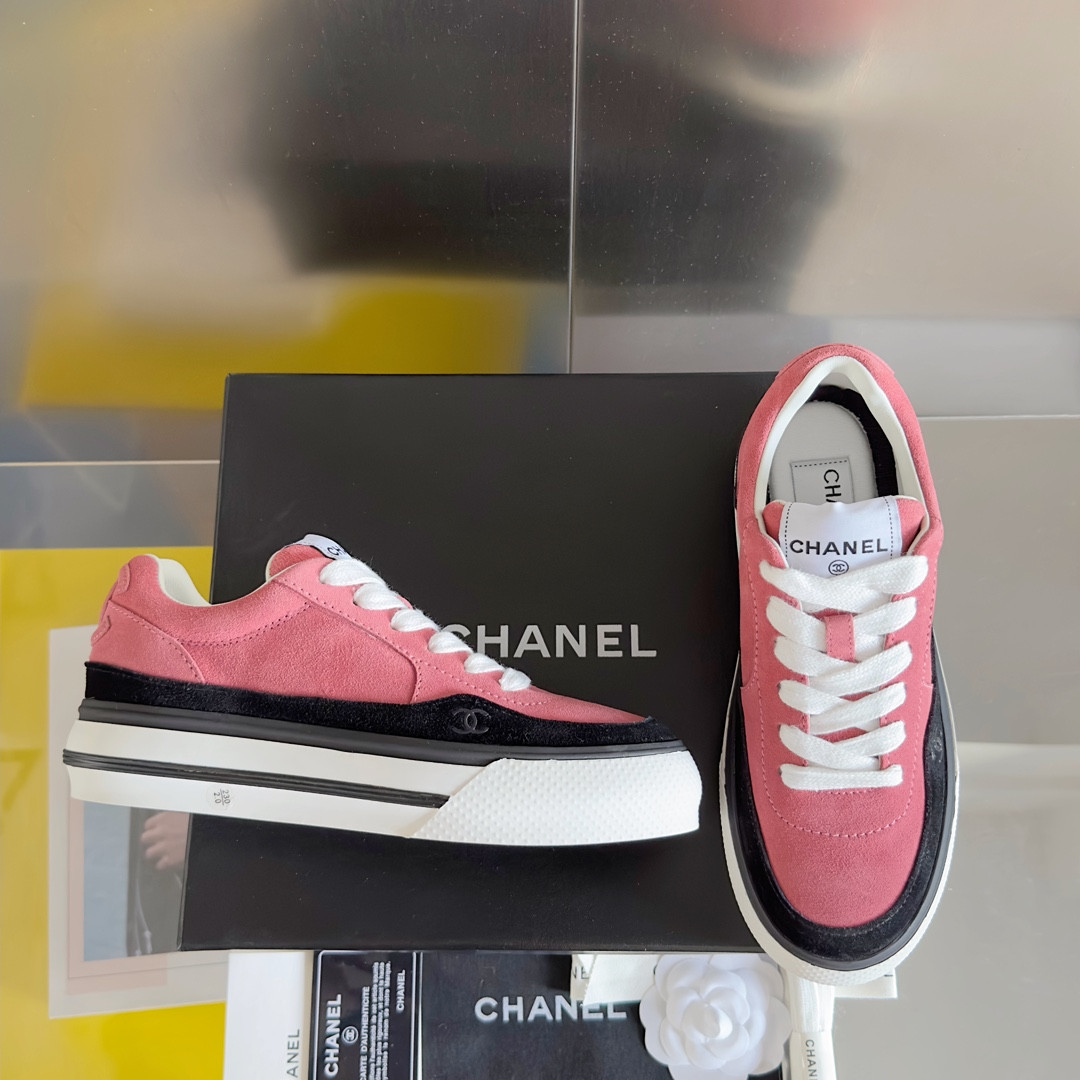 UA Ch**el SNEAKER