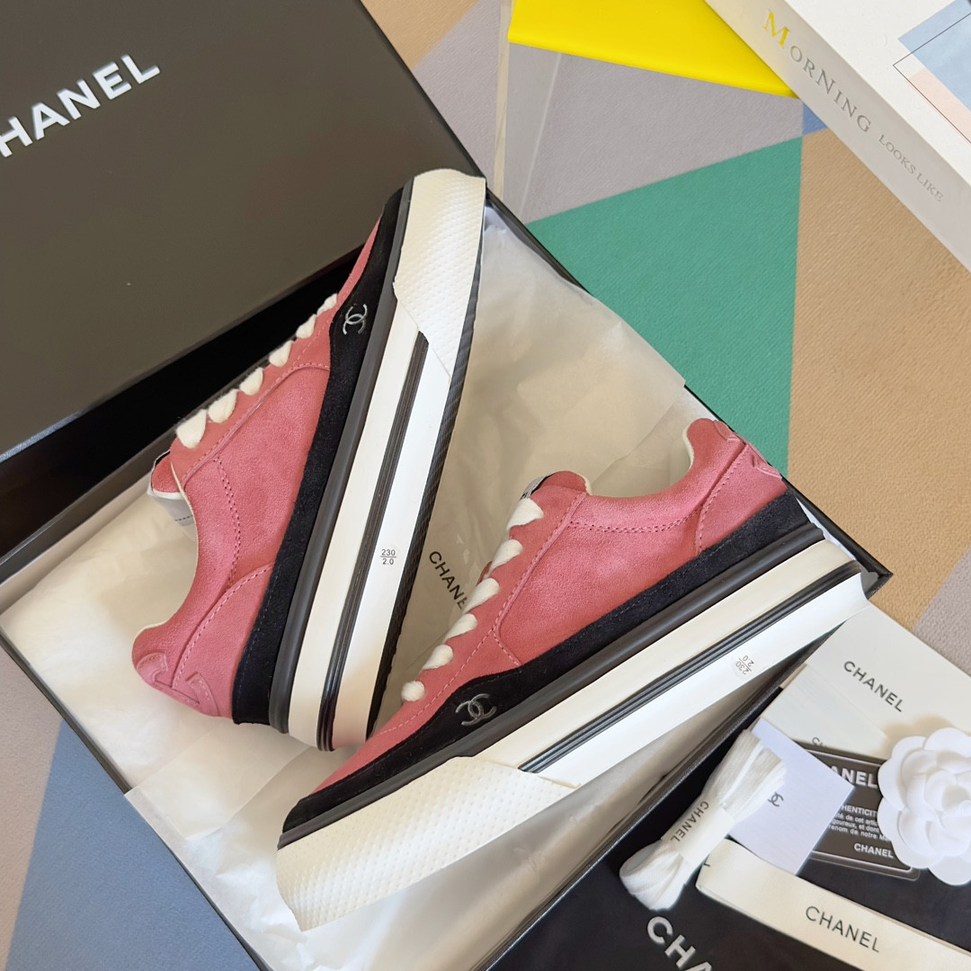 UA Ch**el SNEAKER