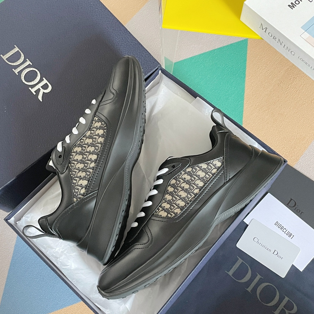 UA D10r B25 Runner Sneaker