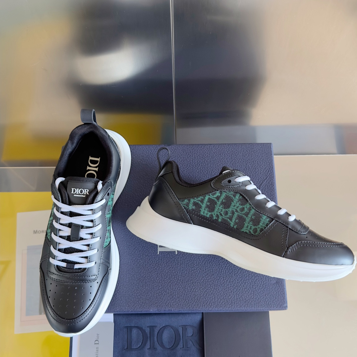 UA D10r B25 Runner Sneaker