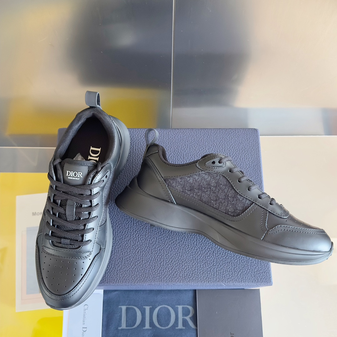 UA D10r B25 Runner Sneaker