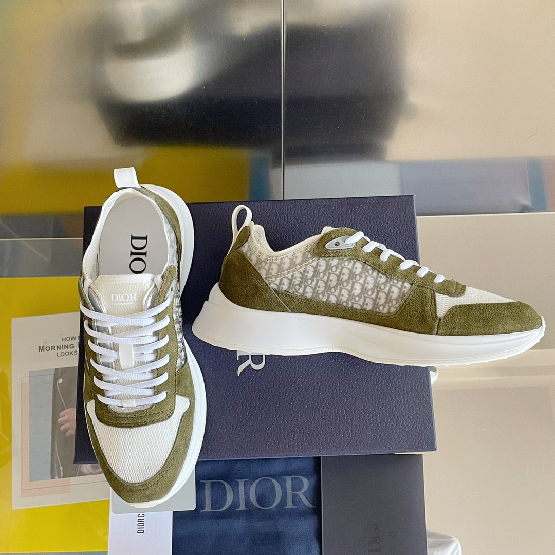 UA D10r B25 Runner Sneaker