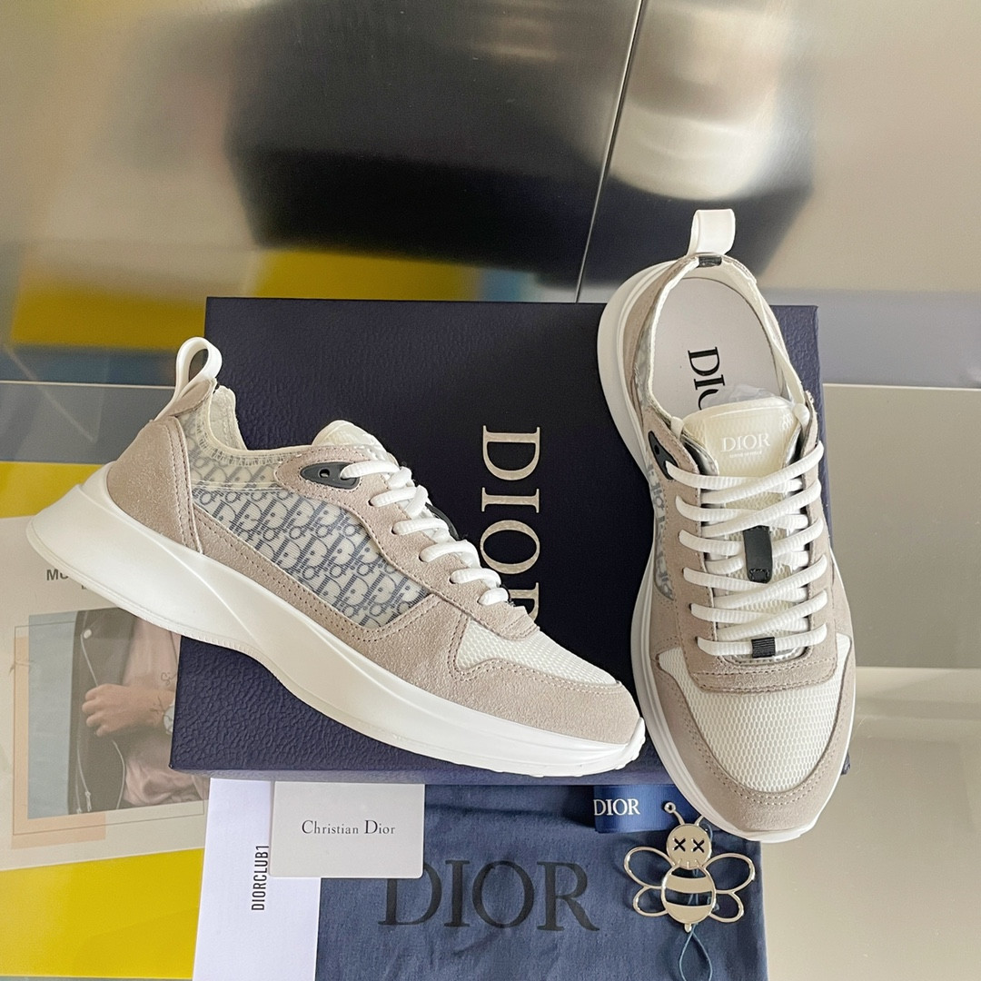 UA D10r B25 Runner Sneaker