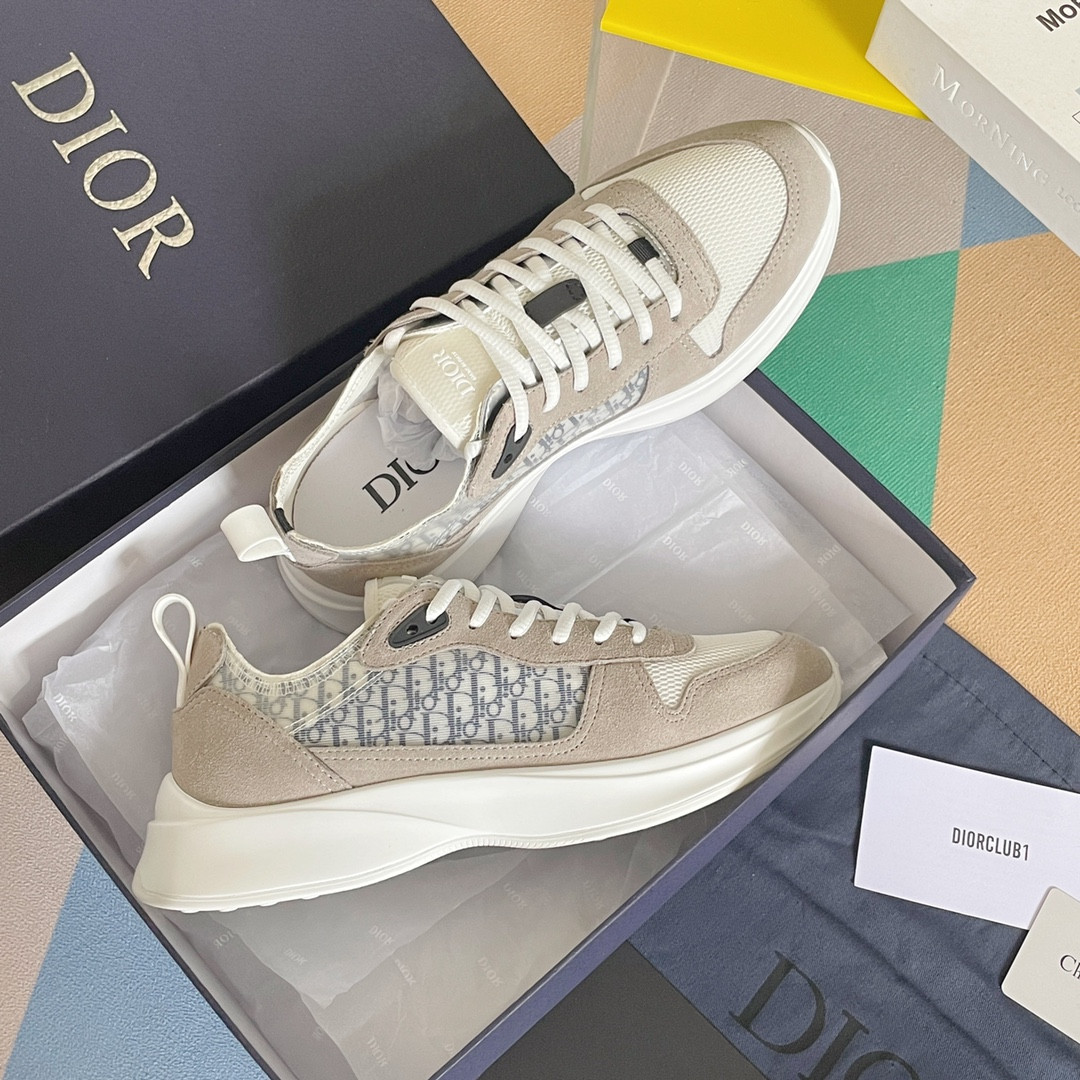 UA D10r B25 Runner Sneaker