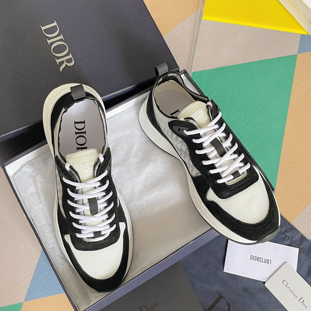 UA D10r B25 Runner Sneaker