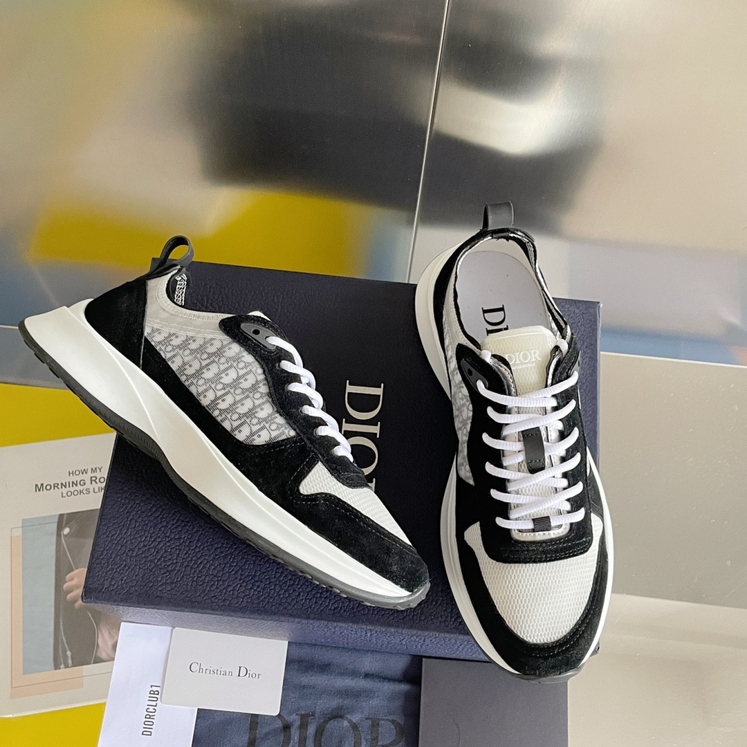 UA D10r B25 Runner Sneaker