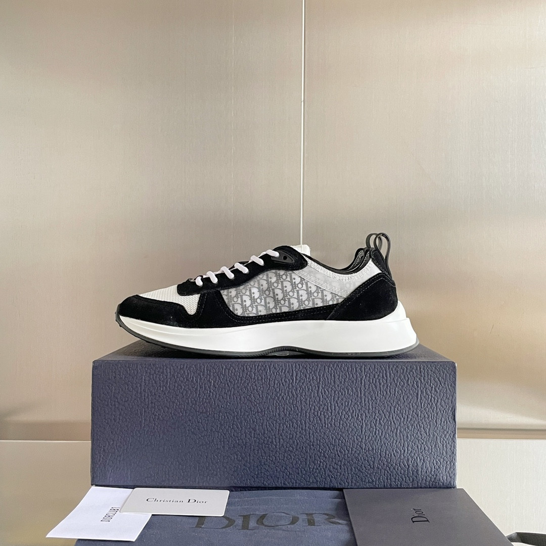 UA D10r B25 Runner Sneaker