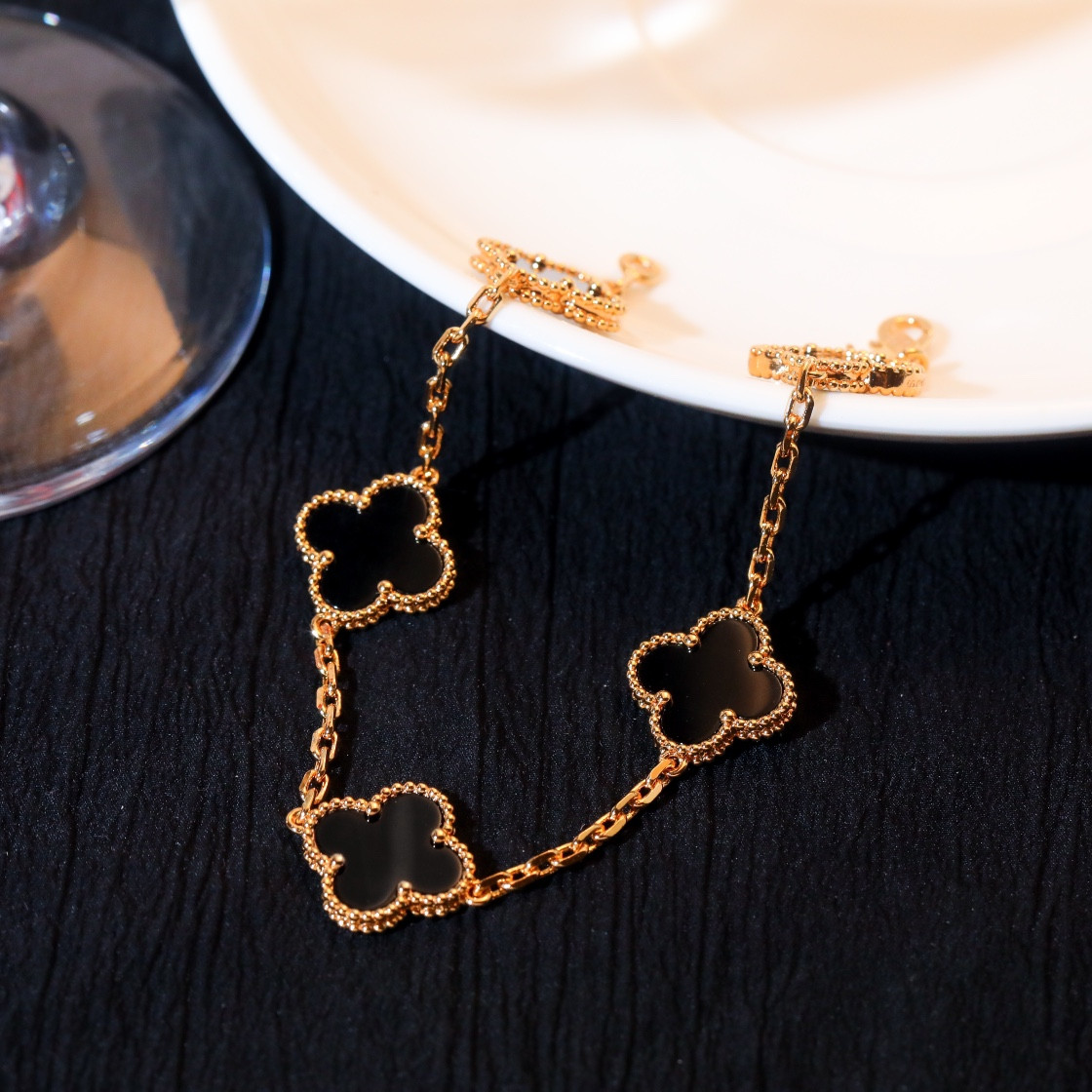 V*n Cl**f & Arpels Vintage Alhambra bracelet, 5 motifs 19cm