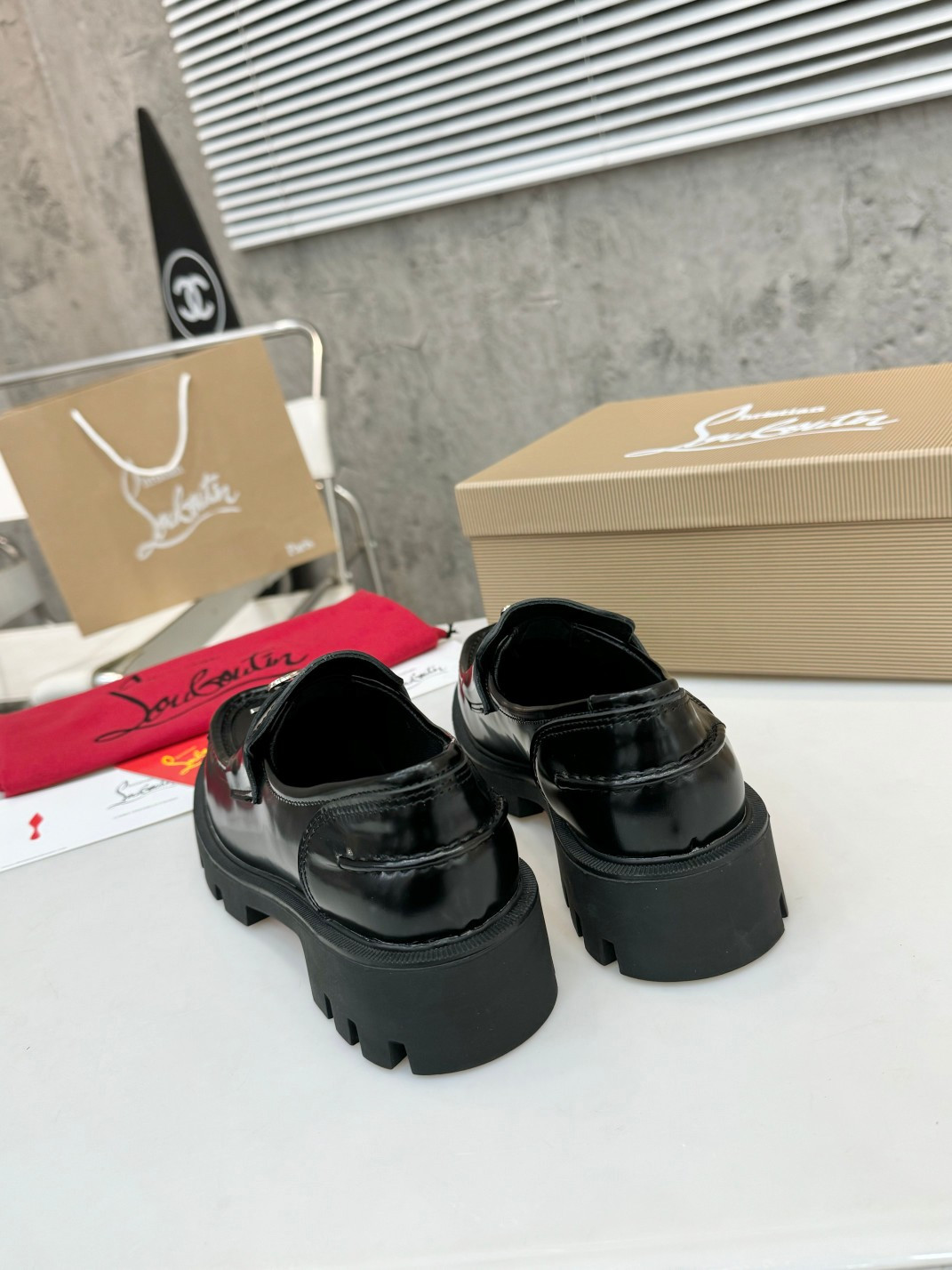 UA Chr1st1an Louboutin(CL) logo design,the latest runway version of the red-soled shoes
