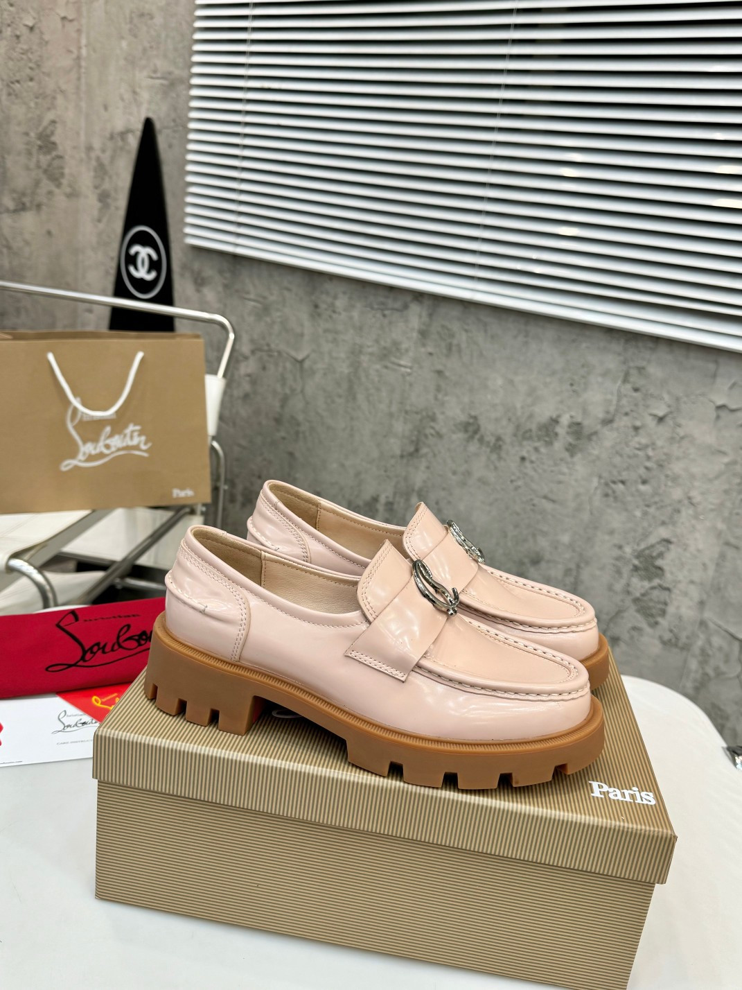 UA Chr1st1an Louboutin(CL) logo design,the latest runway version of the red-soled shoes
