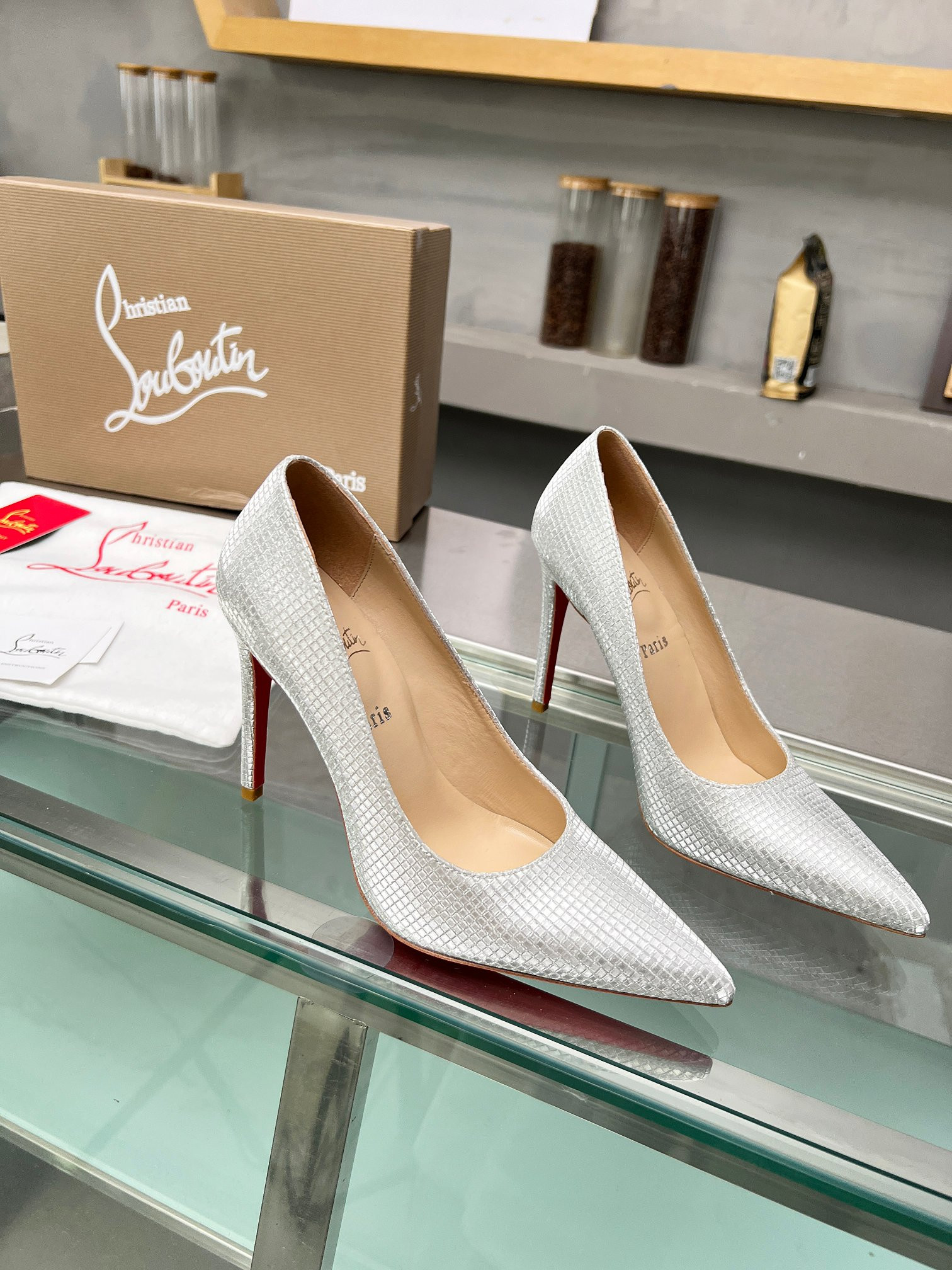 ua chr1st1an louboutin cl red-botT0m shoes