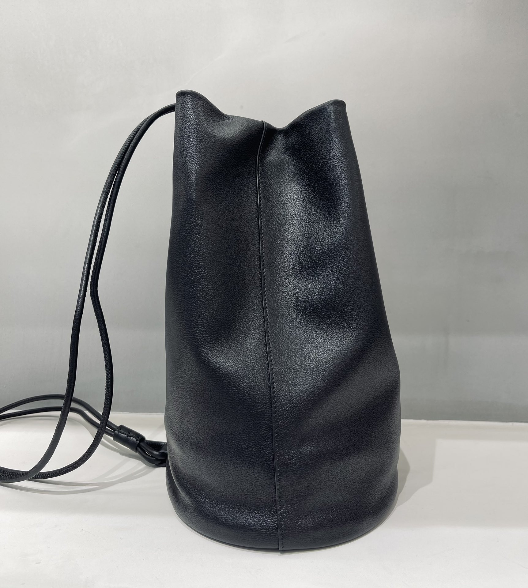 The R0w Park Tote Bag in Leather 25x31x16cm