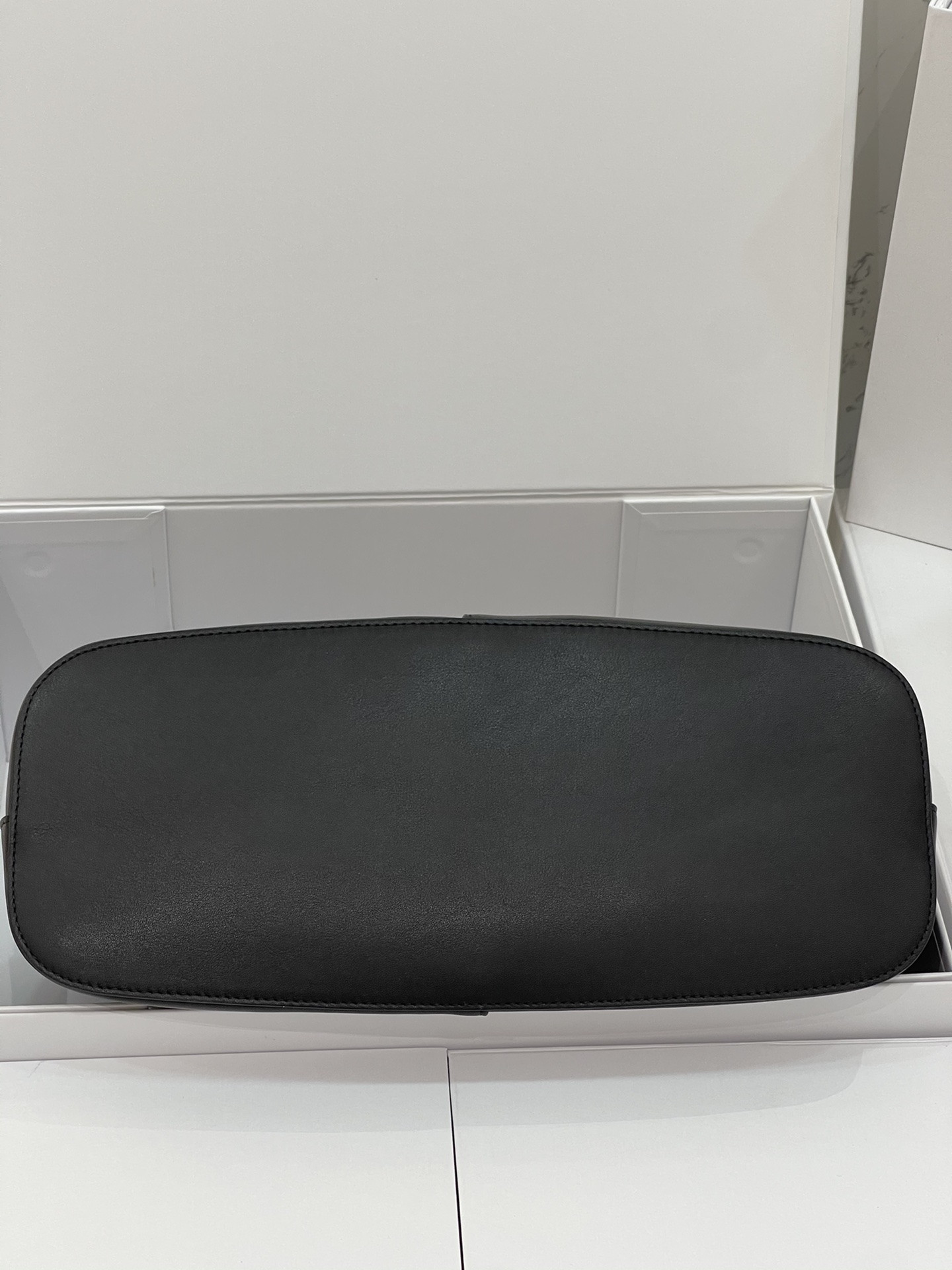 The R0w Camdem  32x23x14cm