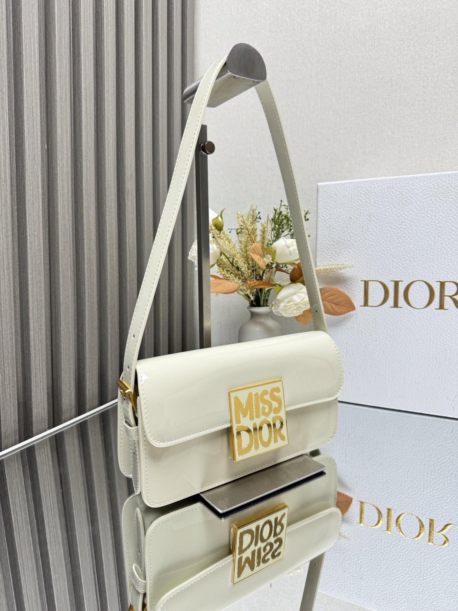 D10r Miss D10r flap bag 22 x 11 x 6 cm(Patent Calfskin)