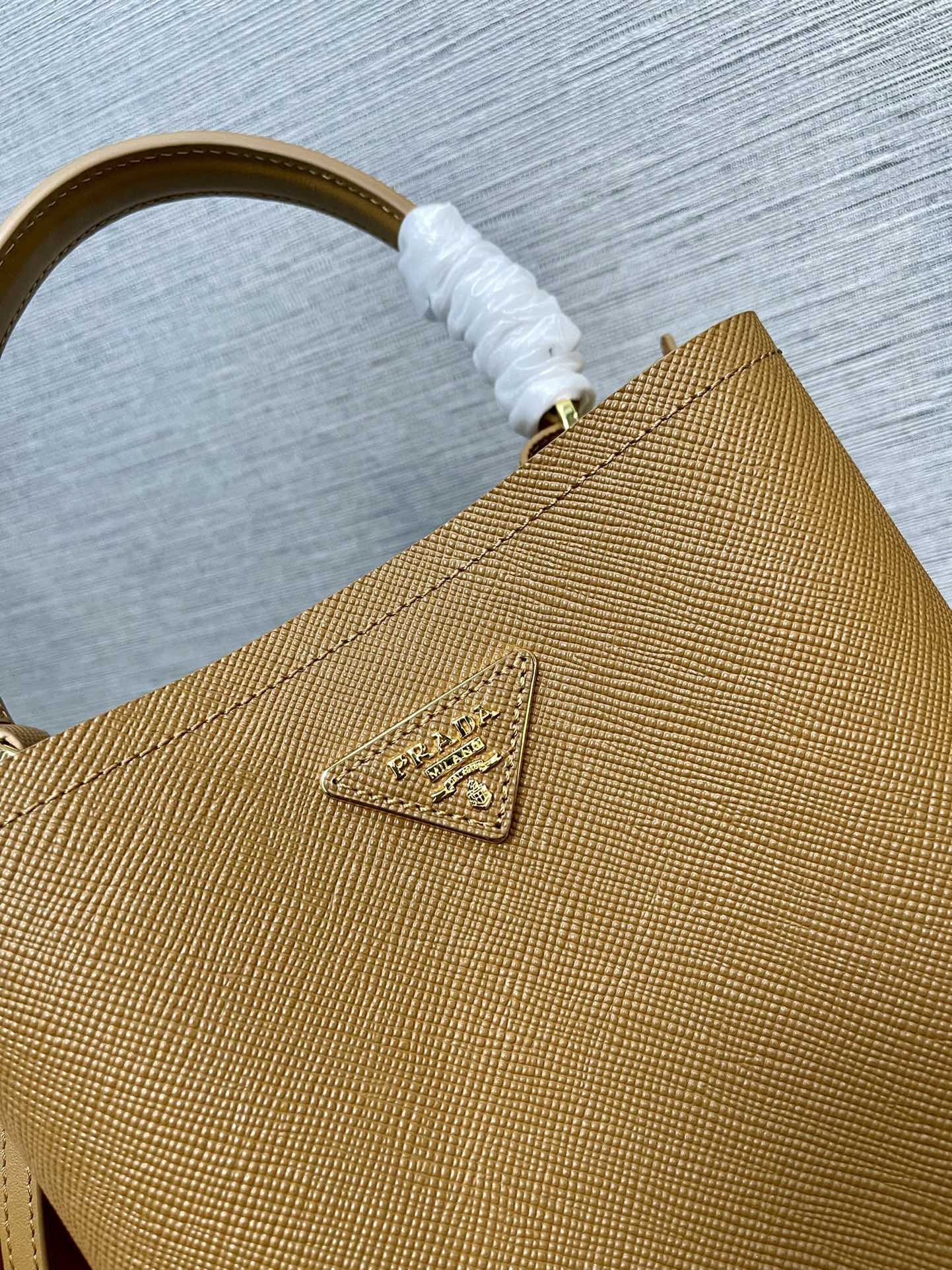 Pra*a Medium Saffiano Leather Pra*a Panier Bag 22.5x 21.5x13cm