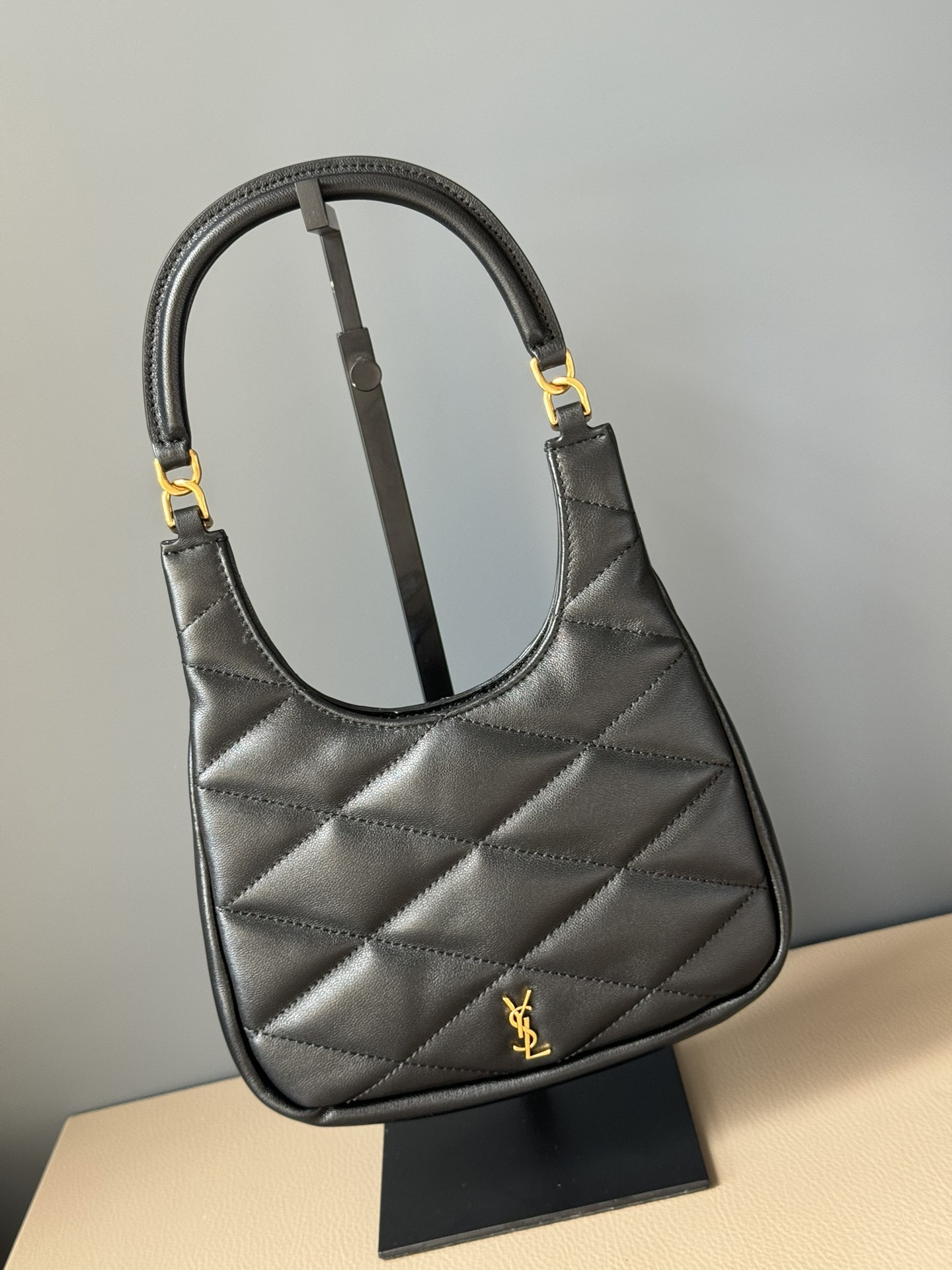 Y51 SADE hobo in lambskin 19 X 21 X 4 CM