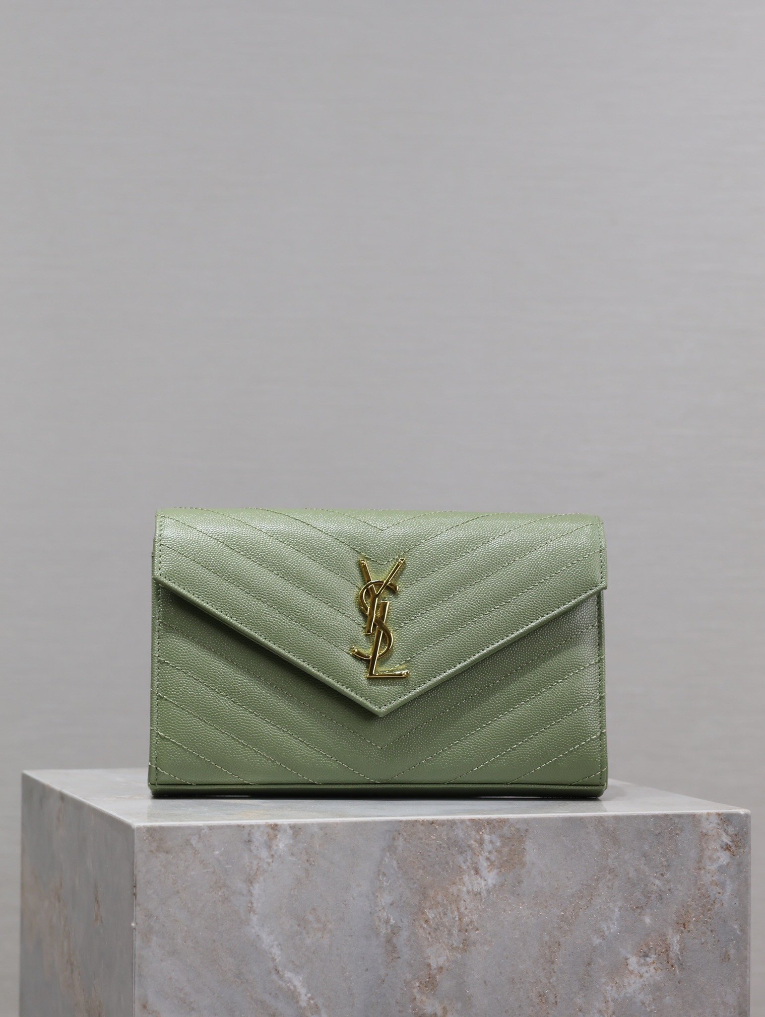 Y51 Cassandra Monogram Classic Chain Wallet in Grained Poudre Leather 22.5 x 14 x 4cm