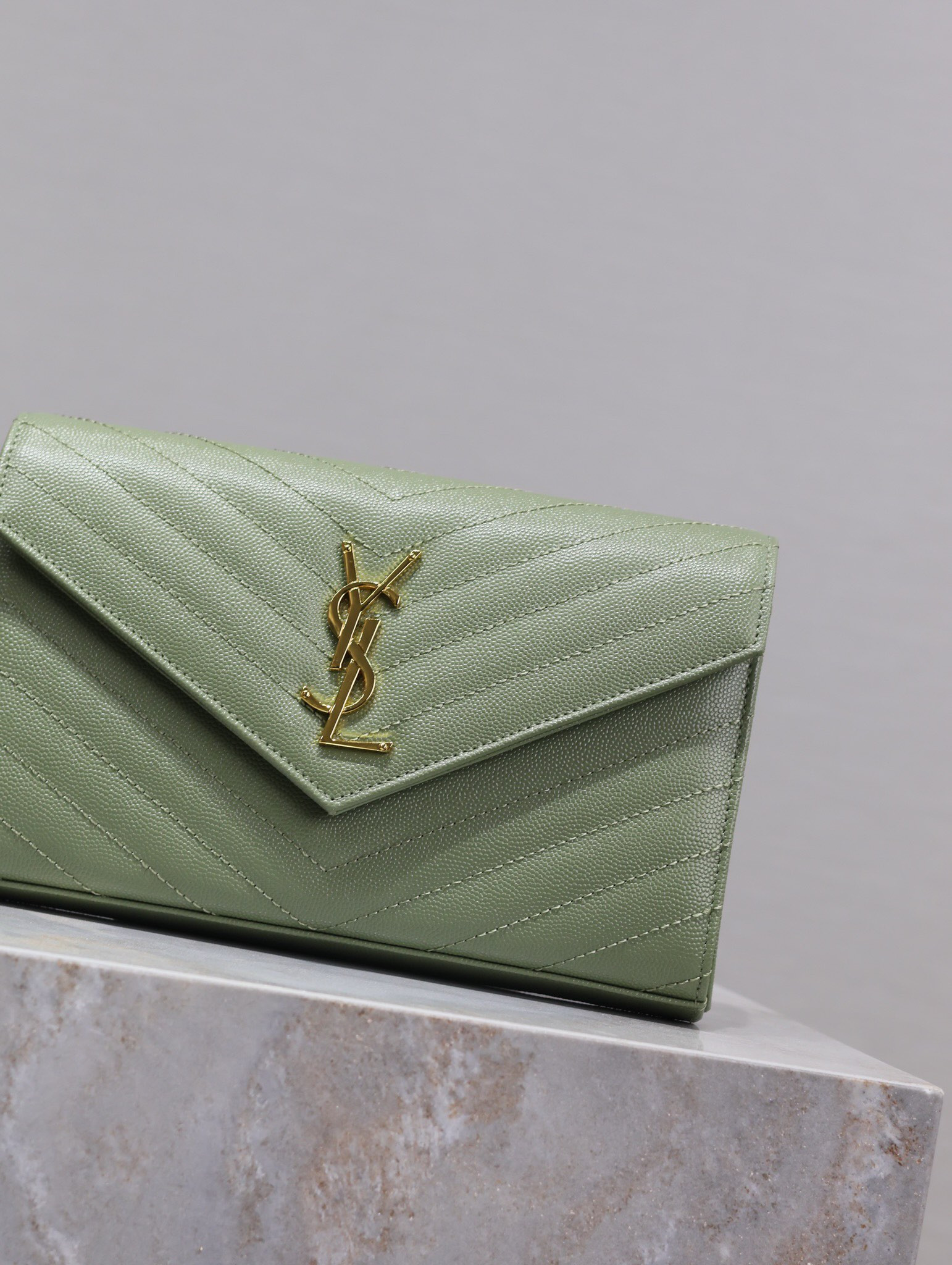 Y51 Cassandra Monogram Classic Chain Wallet in Grained Poudre Leather 22.5 x 14 x 4cm