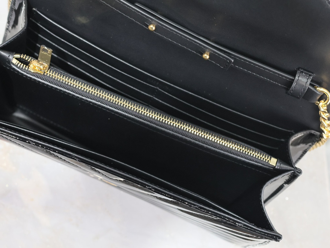 Y51 Cassandra Monogram Classic Chain Wallet in patent leather 22.5 x 14 x 4cm