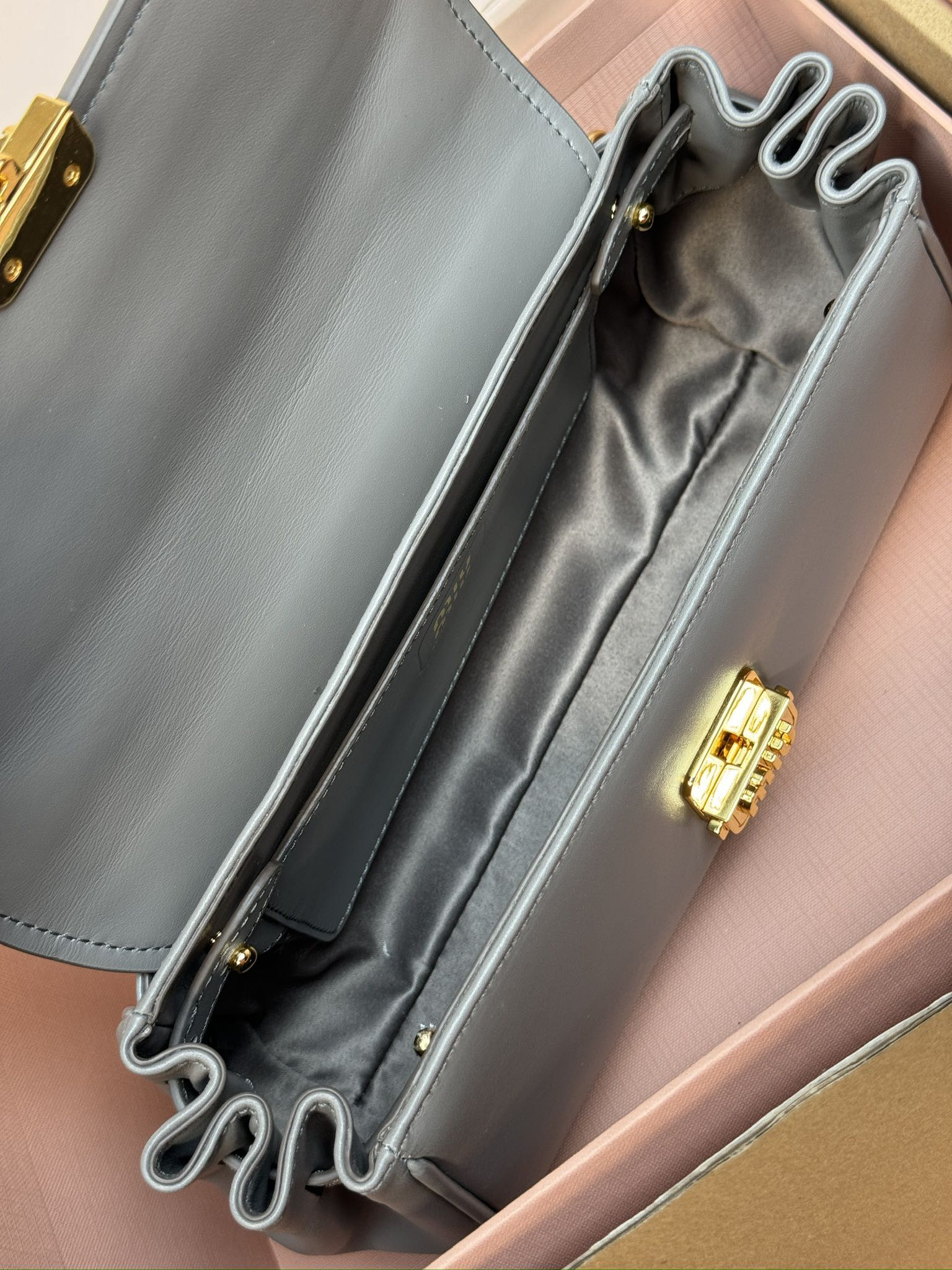 M1v M1v leather shoulder bag 13.5x24x9cm