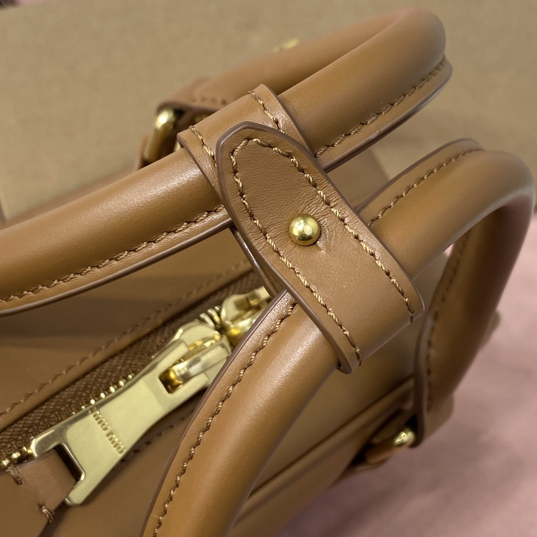 M1v M1v arcadie leather bag 10.5x22x7.5cm
