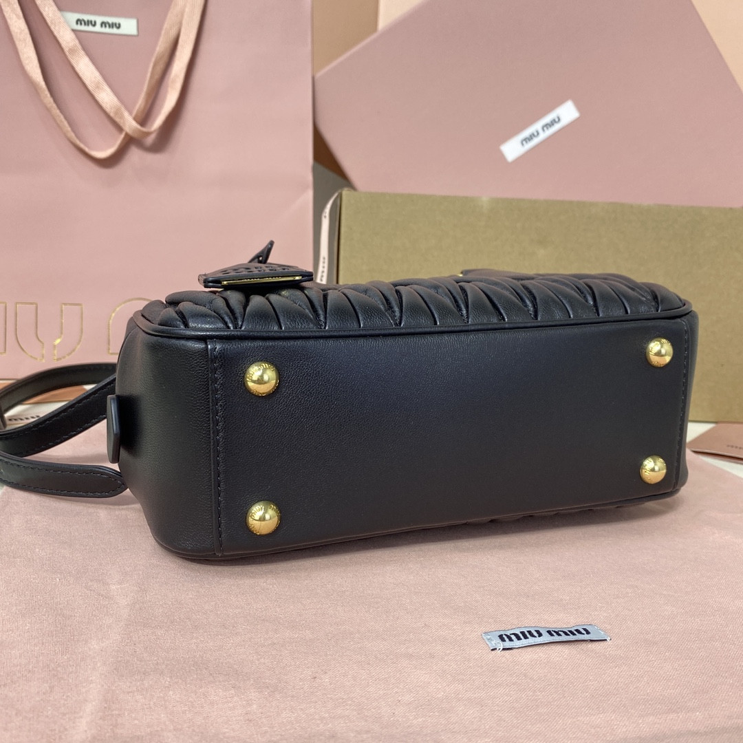 M1v M1v arcadie matelassé nappa leather bag 22x10.5x7.5cm