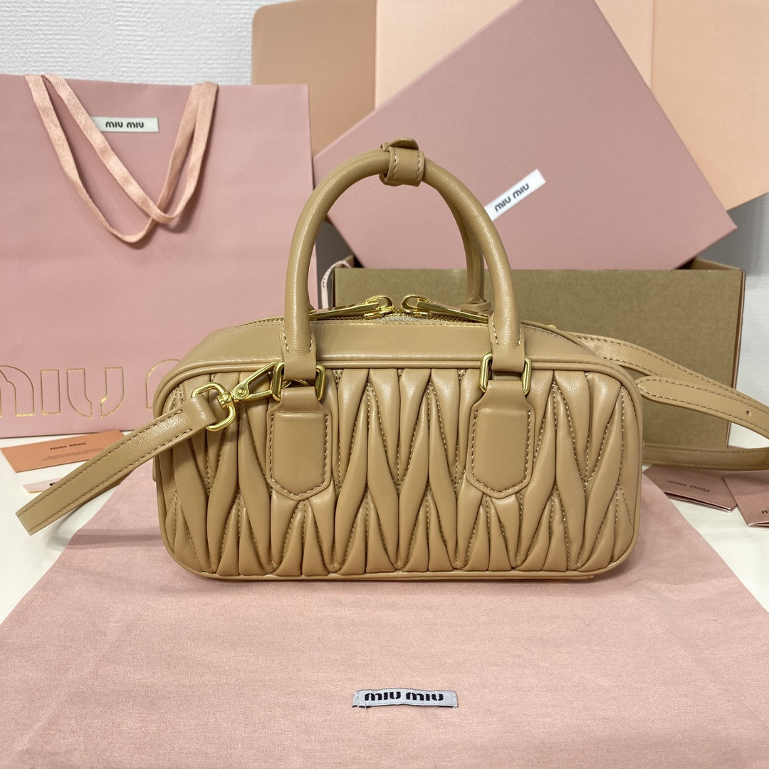 M1v M1v arcadie matelassé nappa leather bag 22x10.5x7.5cm