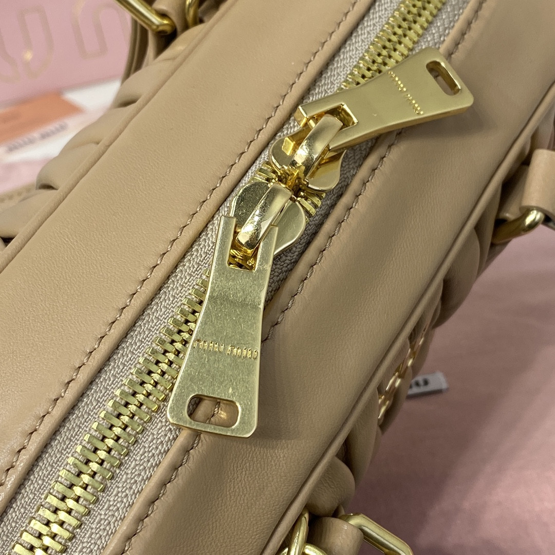 M1v M1v arcadie matelassé nappa leather bag 22x10.5x7.5cm